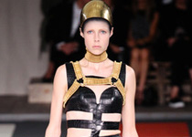 Alexander McQueen 2014春夏巴黎時(shí)裝發(fā)布會(huì)